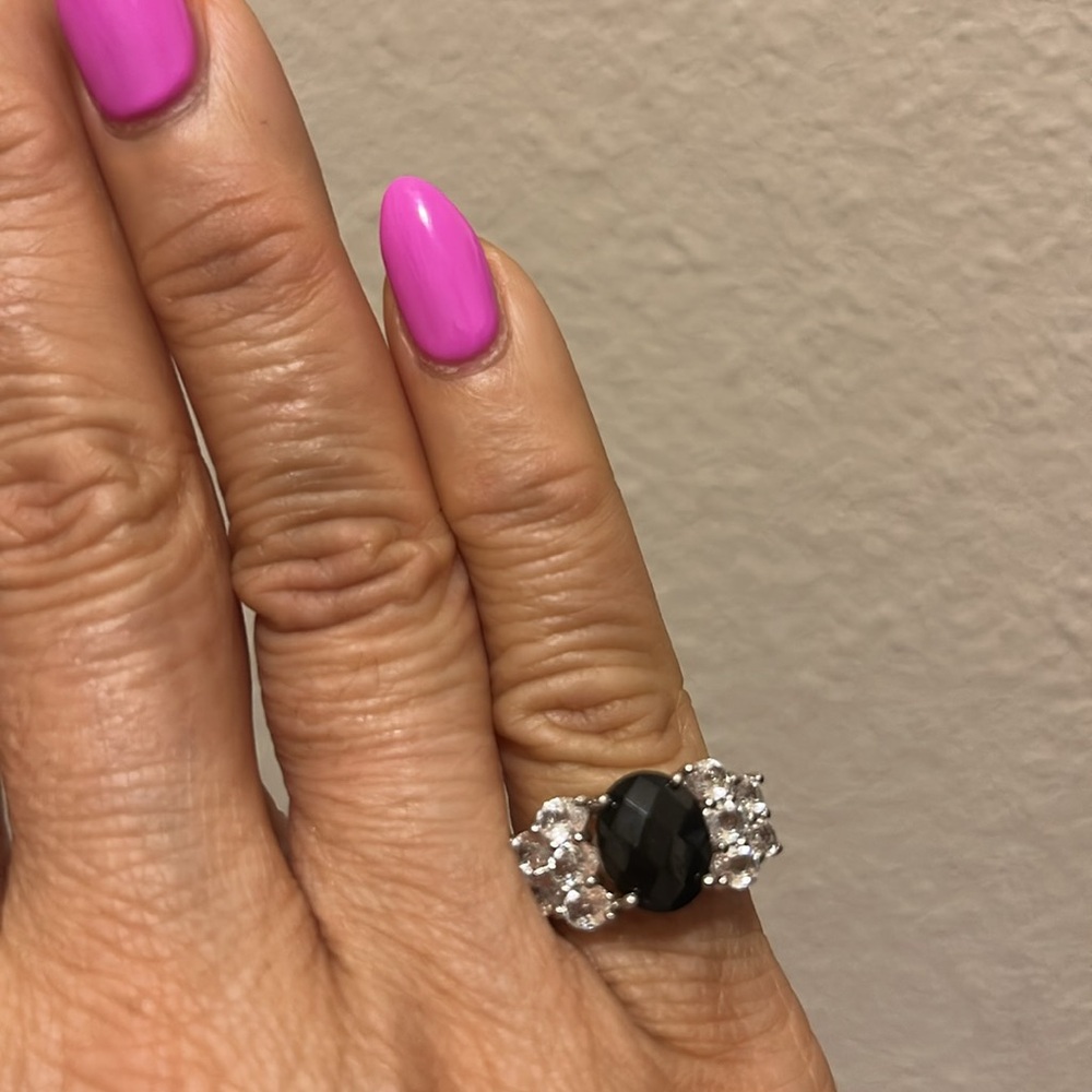Elegant Black and Silver Ring - Picture 7 of 9